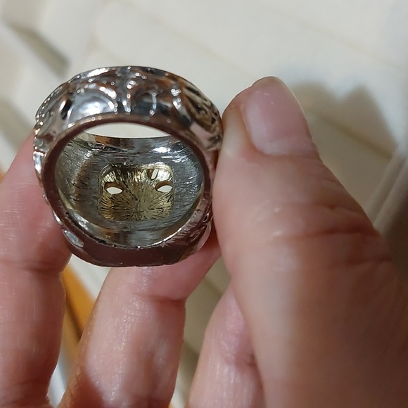 Chunky Silver And Gold Tone Cross Ring Size 8.5 - Picture 5 of 6